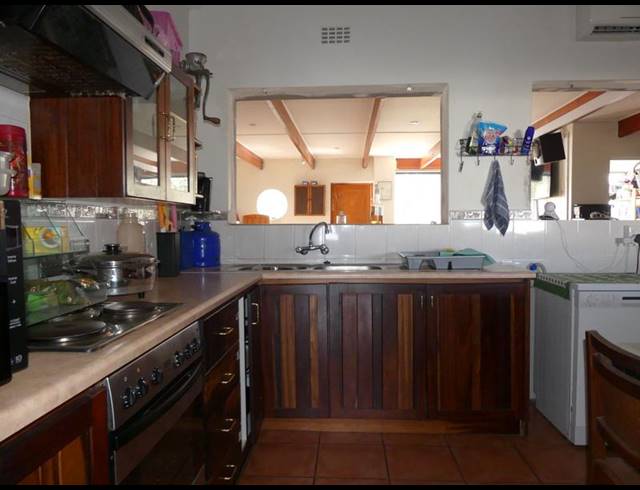 5 BEDROOM HOUSE FOR SALE IN BRITANNIA BAY